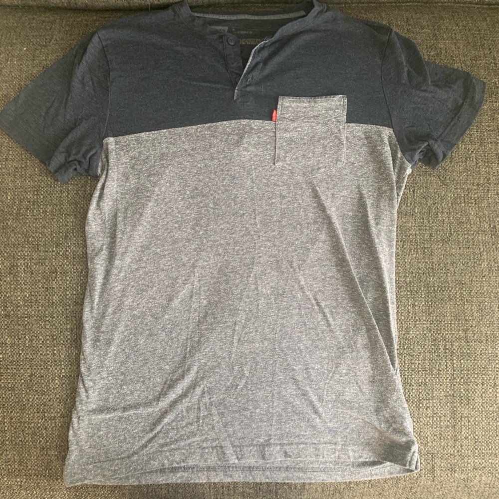 Men’s Levi henley pocket tee